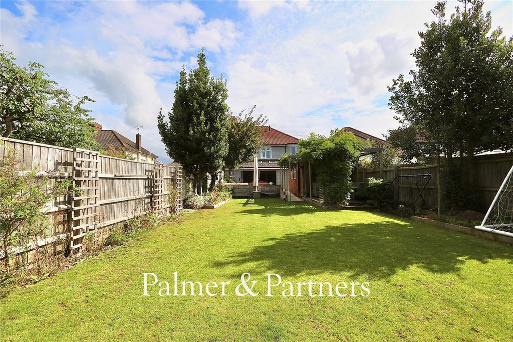 Property photo 2 of 33 Picture No. 01