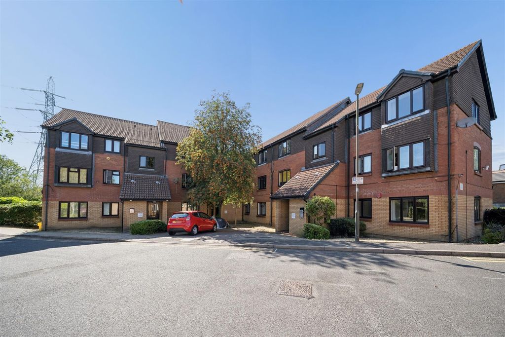 Property photo 1 of 7 93 Kipling Dr, London Sw19 1Tl-7.Jpg