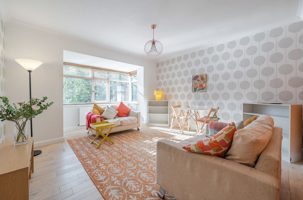 Property photo 2 of 19 1520031-11-1A0F80...
