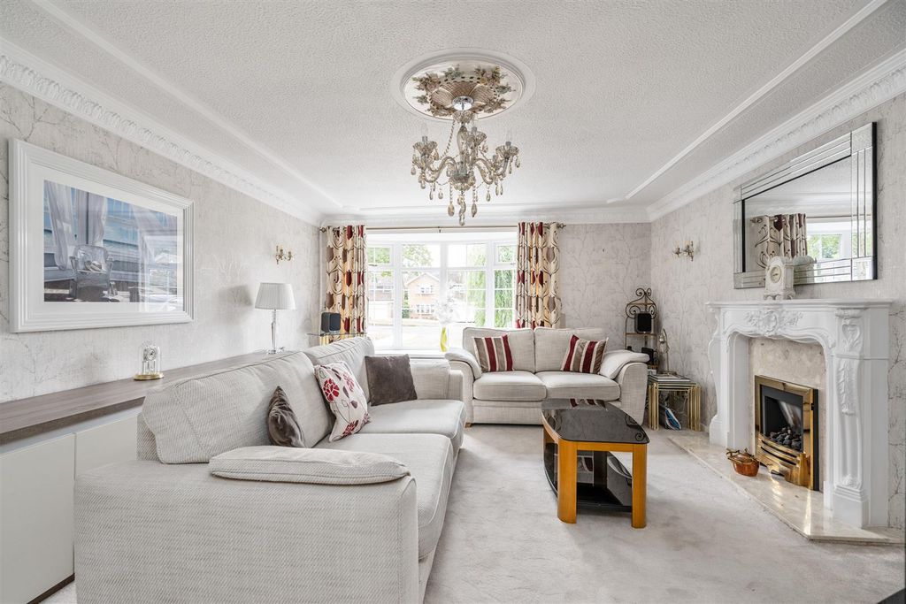 Property photo 2 of 17 17 Whitefields Crescent_15.Jpg