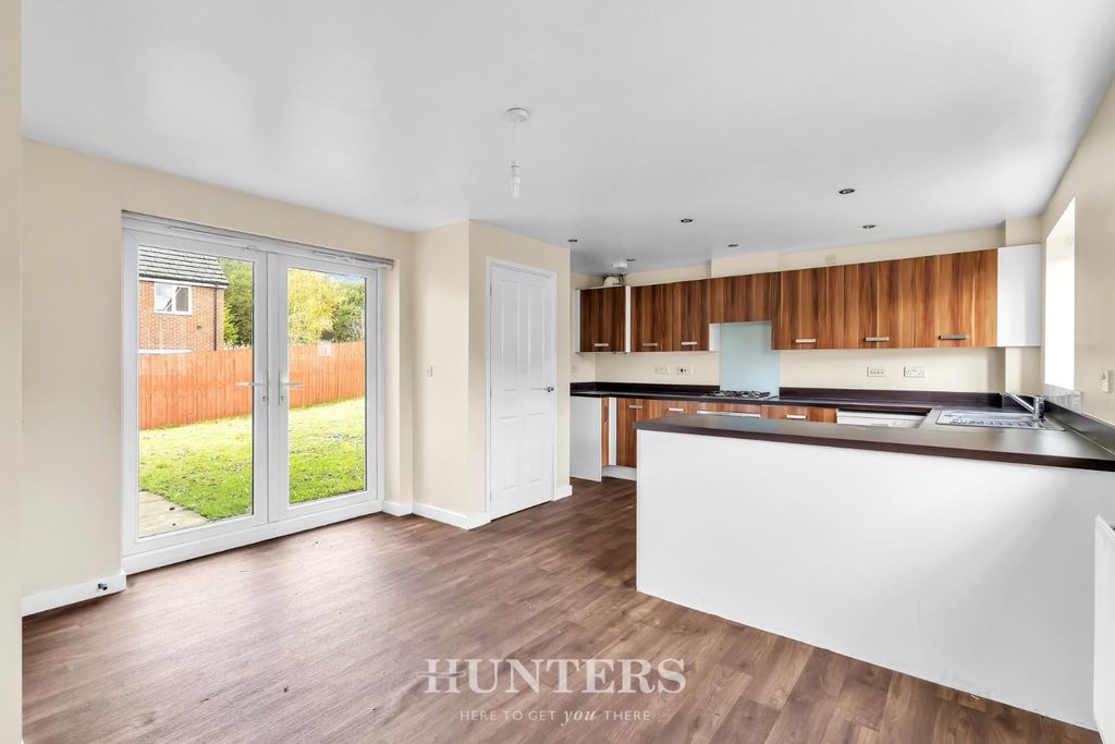 Property photo 3 of 24 Martindale Crescent (7).Jpg