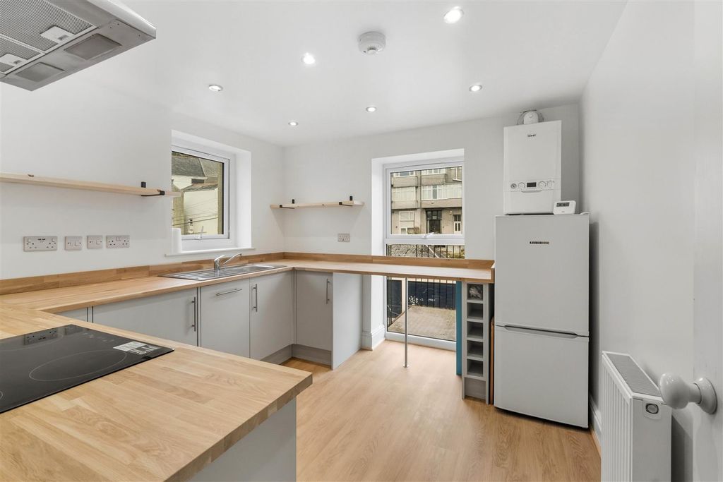 Property photo 3 of 8 04.Jpg