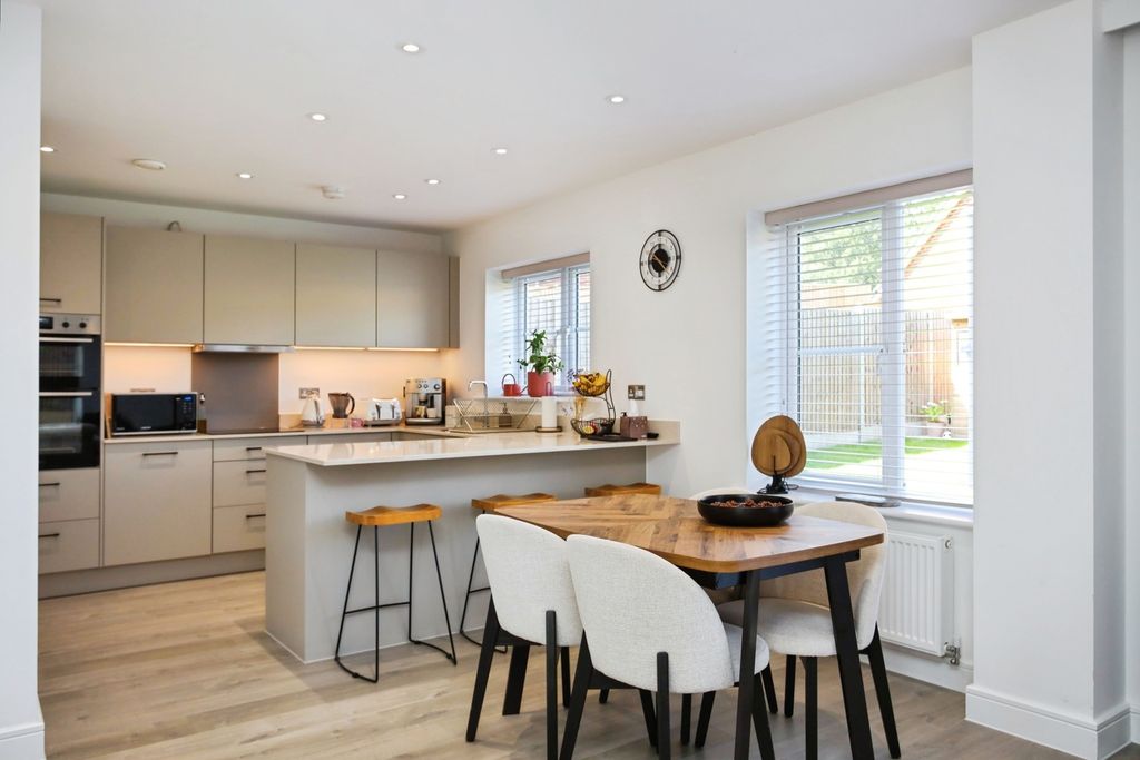 Property photo 2 of 16 Pbox-Img.Jpg