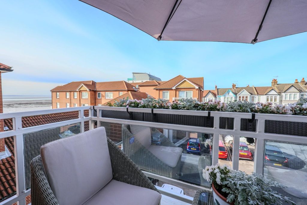 Property photo 3 of 24