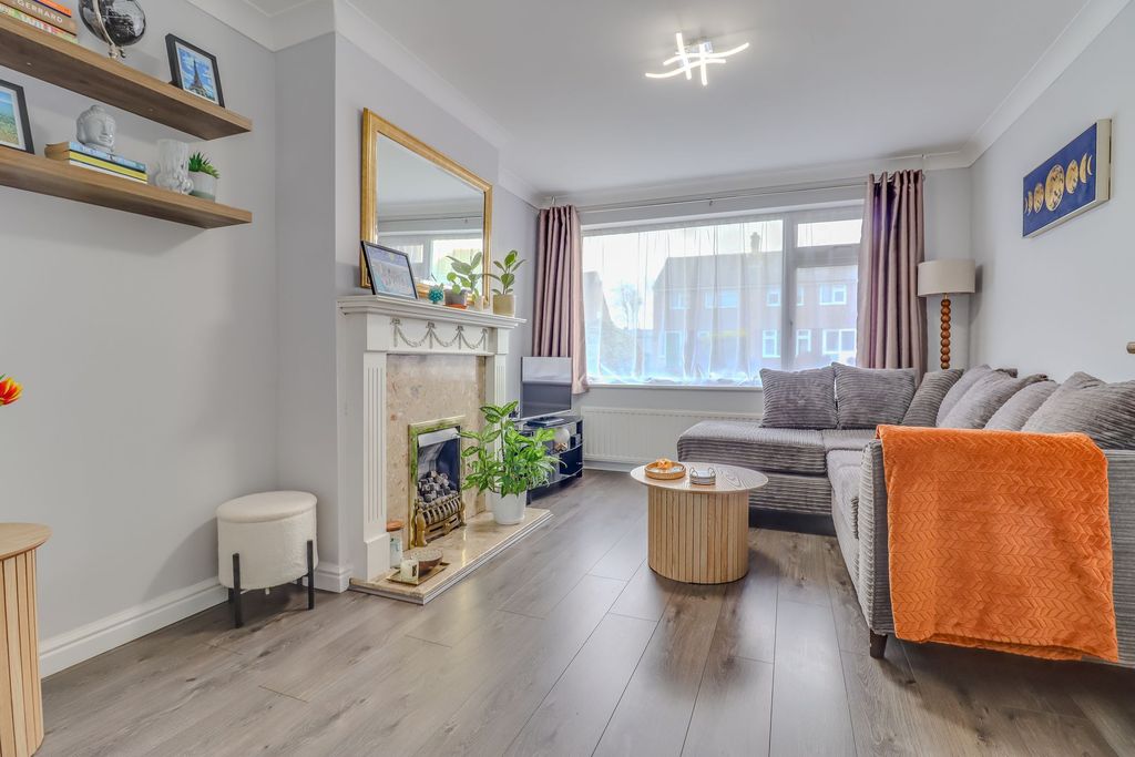 Property photo 2 of 18