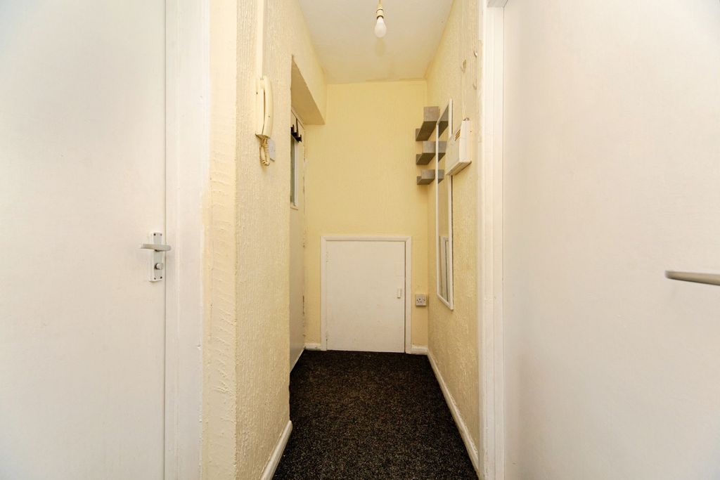 Property photo 3 of 18 Pbox-Img.Jpg