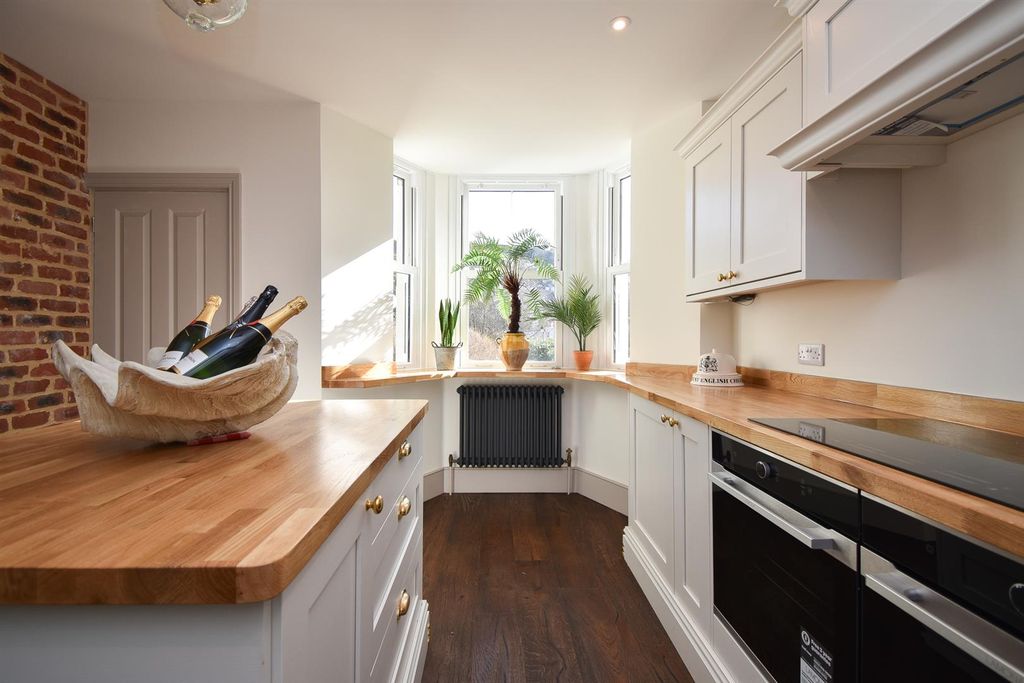 Property photo 2 of 29 Kitchen