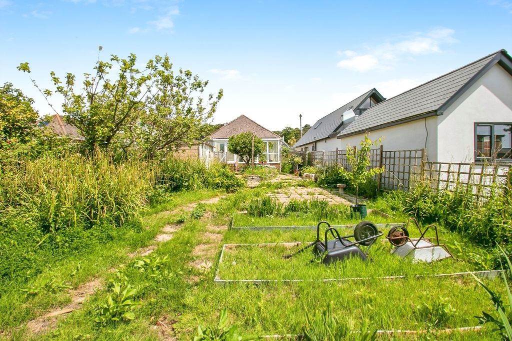 Property photo 2 of 17 Photo
