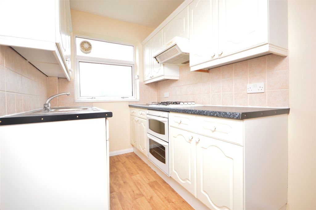 Property photo 3 of 10 Kitchen
