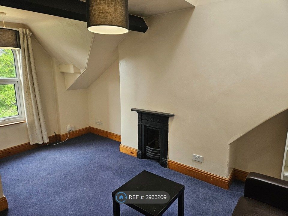 Property photo 1 of 4 Living Room
