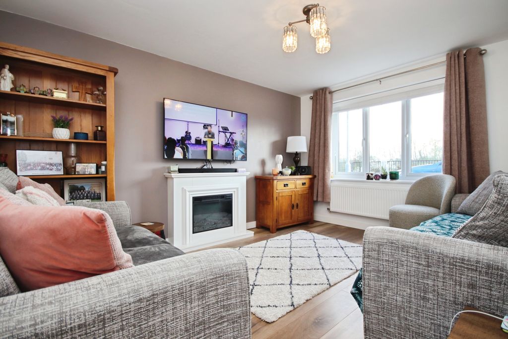 Property photo 3 of 24