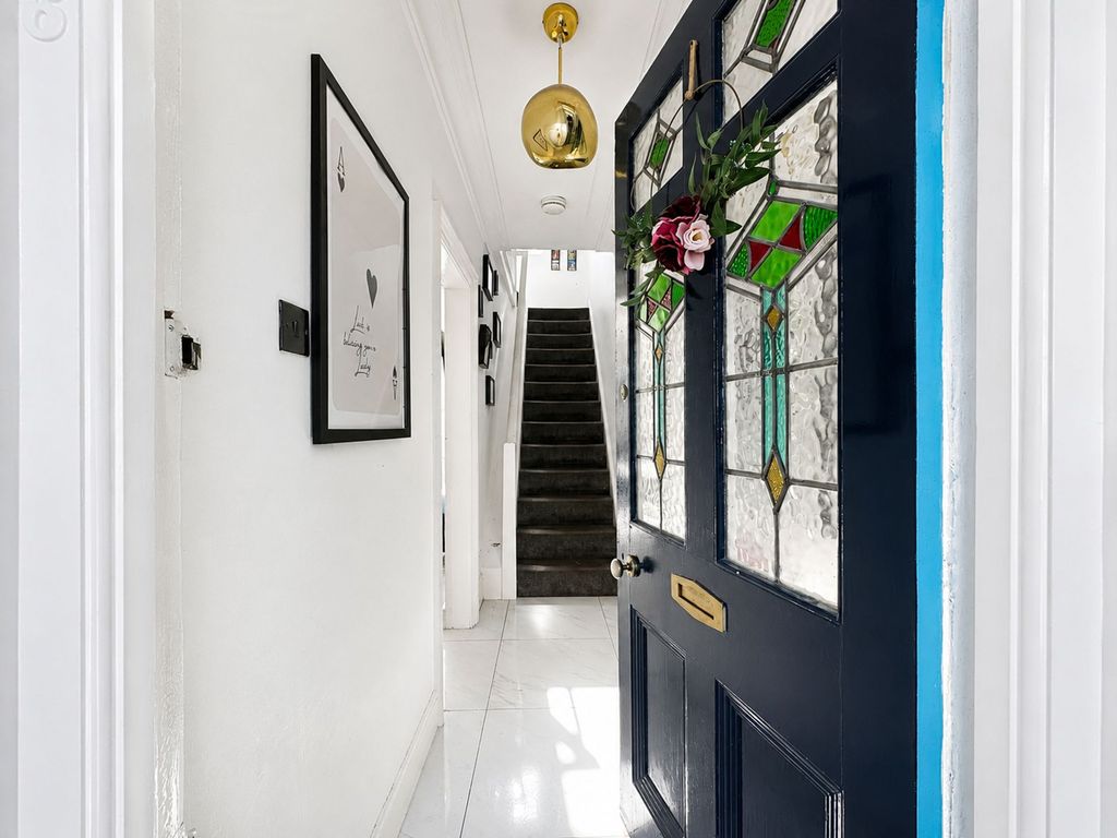 Property photo 2 of 32 Entrance Hallway