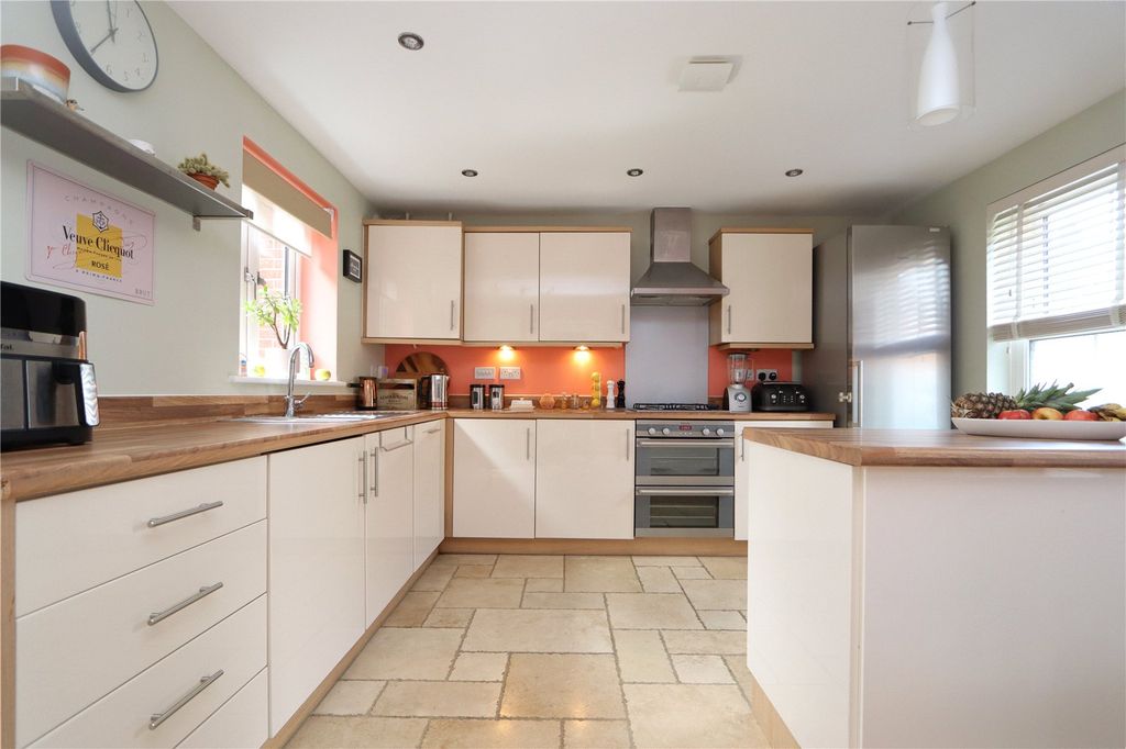 Property photo 3 of 26 Picture No. 12