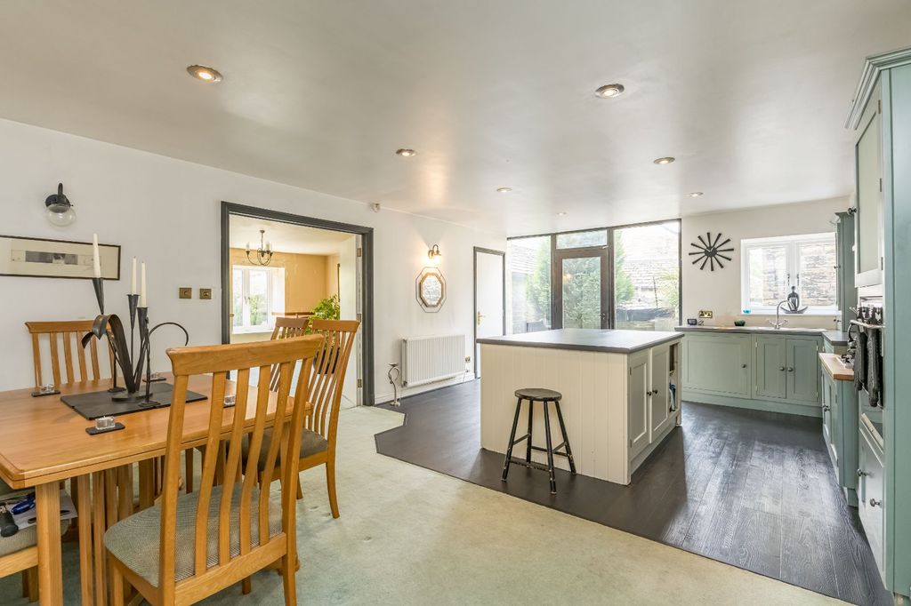Property photo 3 of 21 Dining Kitchen
