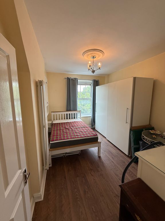 Property photo 3 of 11 Bedroom 1