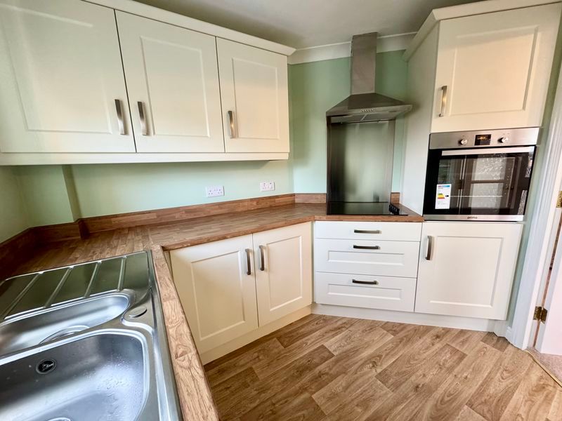 Property photo 3 of 19 Kitchen