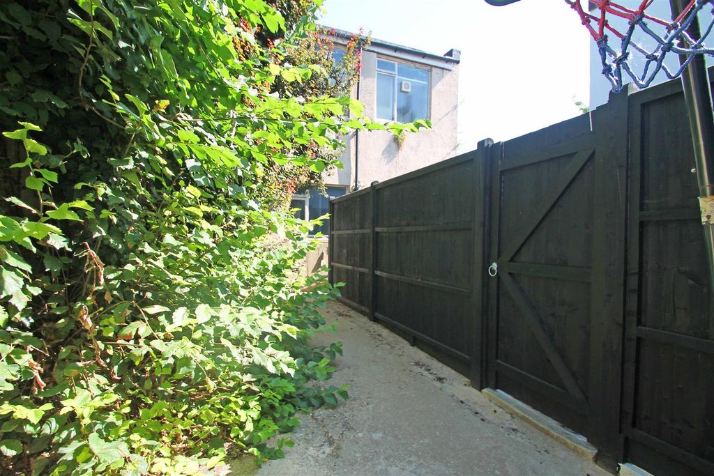 Property photo 1 of 5 Entrance
