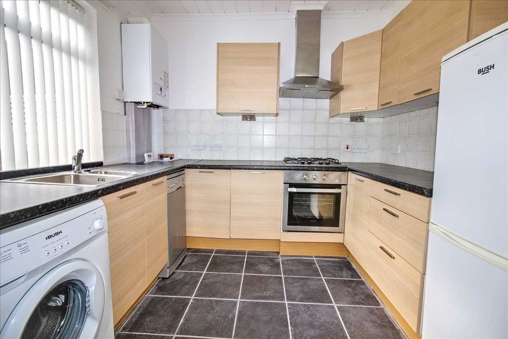 Property photo 3 of 7 Kitchen