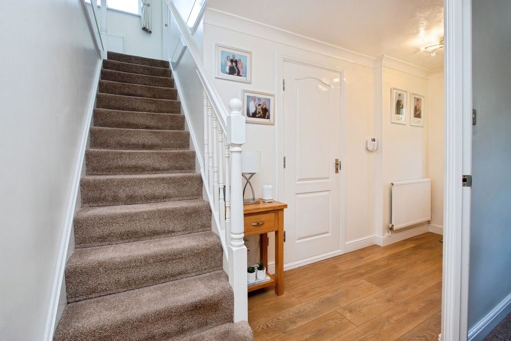 Property photo 2 of 22 Entrance Hall