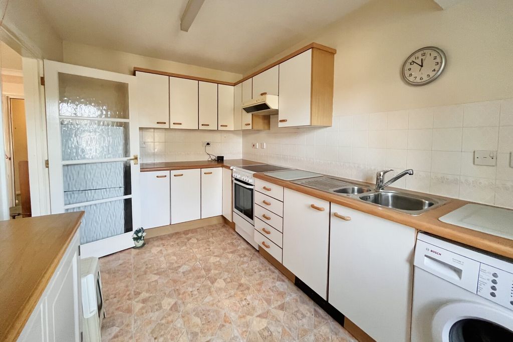 Property photo 2 of 9 Picture No. 15