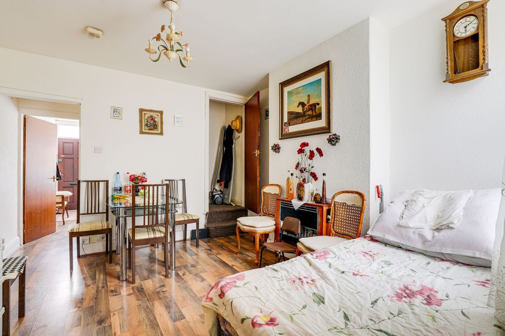 Property photo 3 of 13 Dining Room