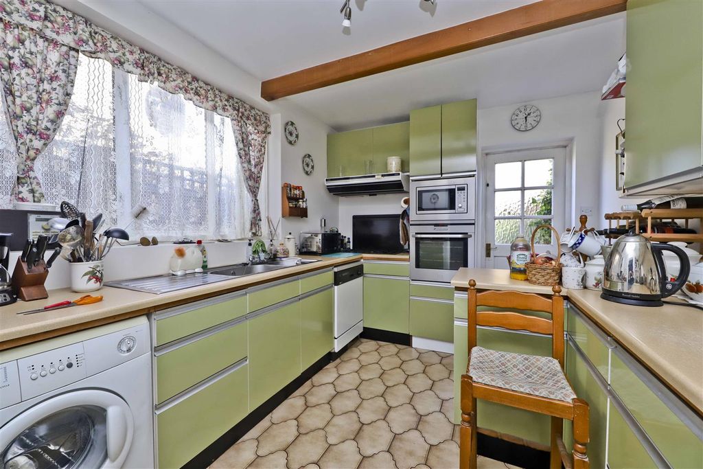 Property photo 3 of 16