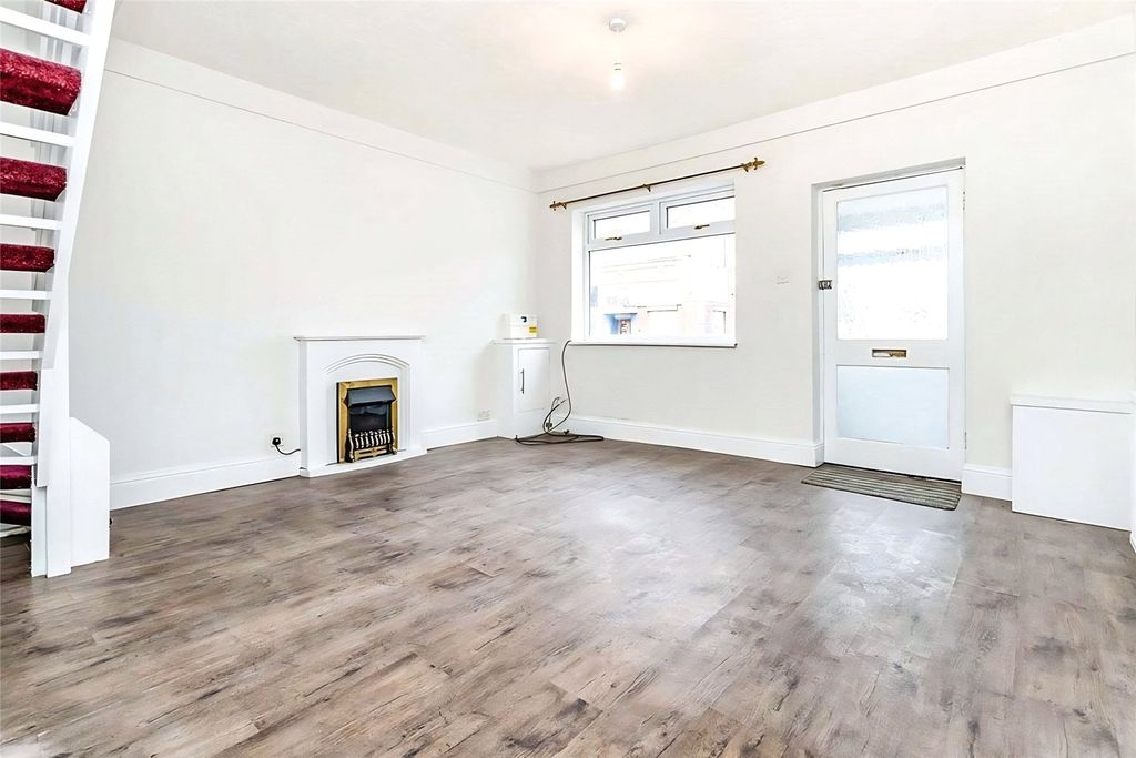 Property photo 2 of 8 Picture No. 15