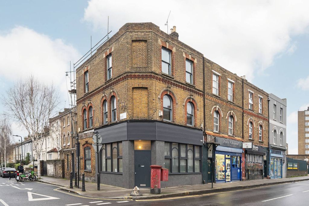 Property photo 2 of 8