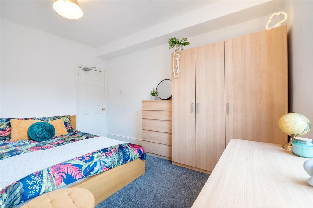 Property photo 2 of 9 Bedroom 2.Jpg