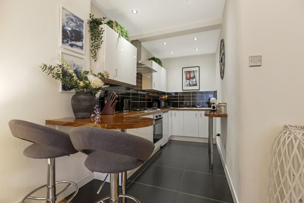 Property photo 3 of 19 Kitchen