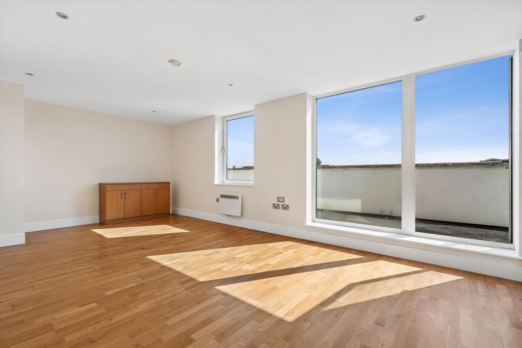 Property photo 1 of 16 Image