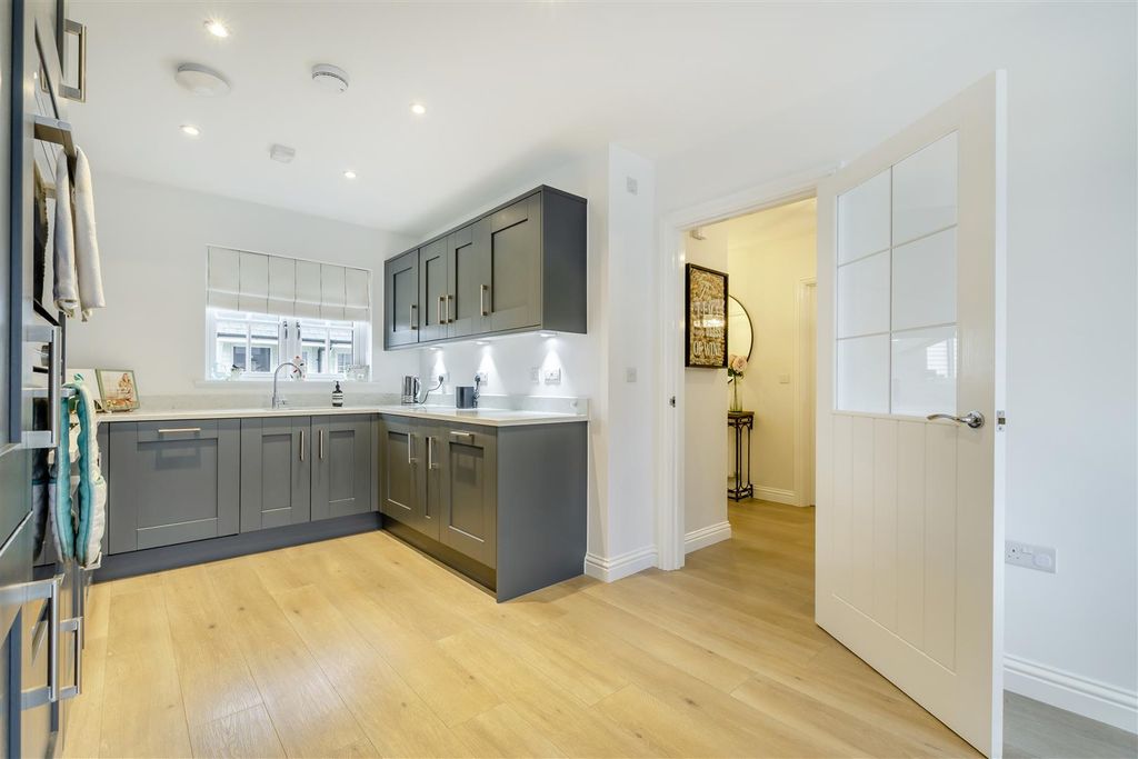 Property photo 2 of 19 Kitchen/Dining Room