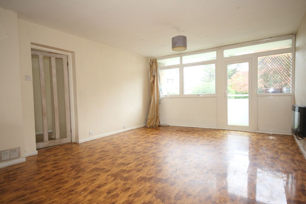 Property photo 2 of 7 Living Room
