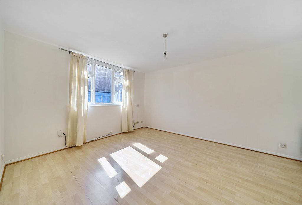 Property photo 2 of 8 1508900-11-6A7Dba...