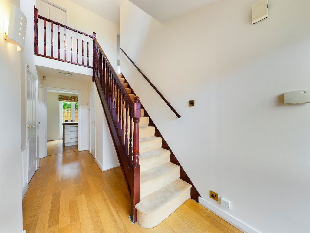 Property photo 2 of 19 Entrance Hall