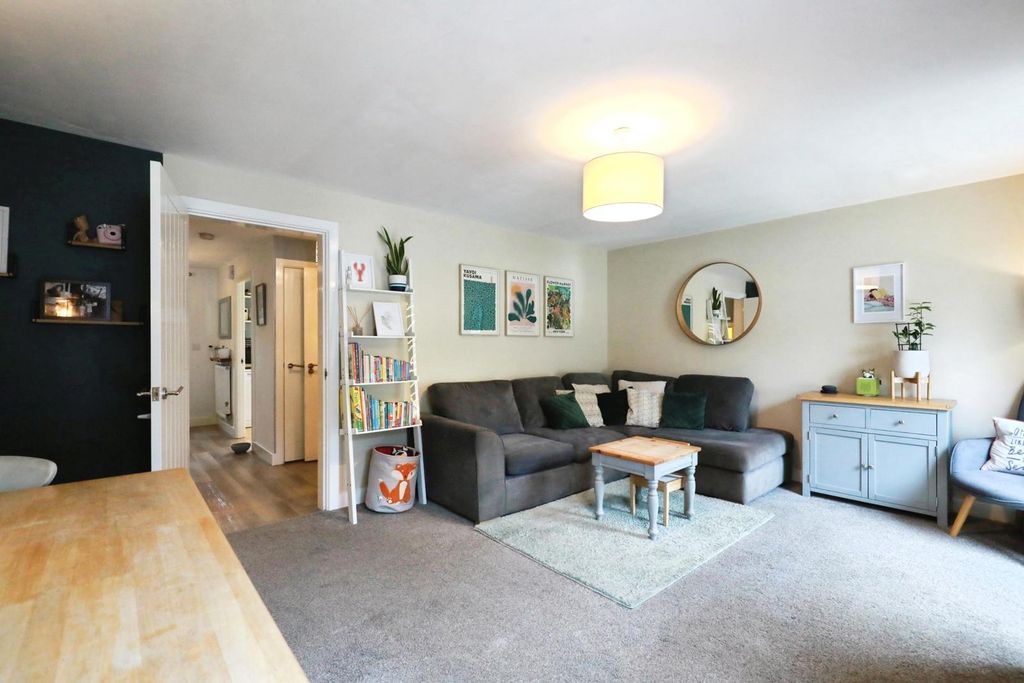 Property photo 3 of 17 Pbox-Img.Jpg