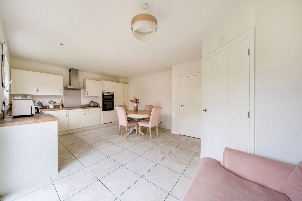 Property photo 2 of 8 Kitchen/Dining Room