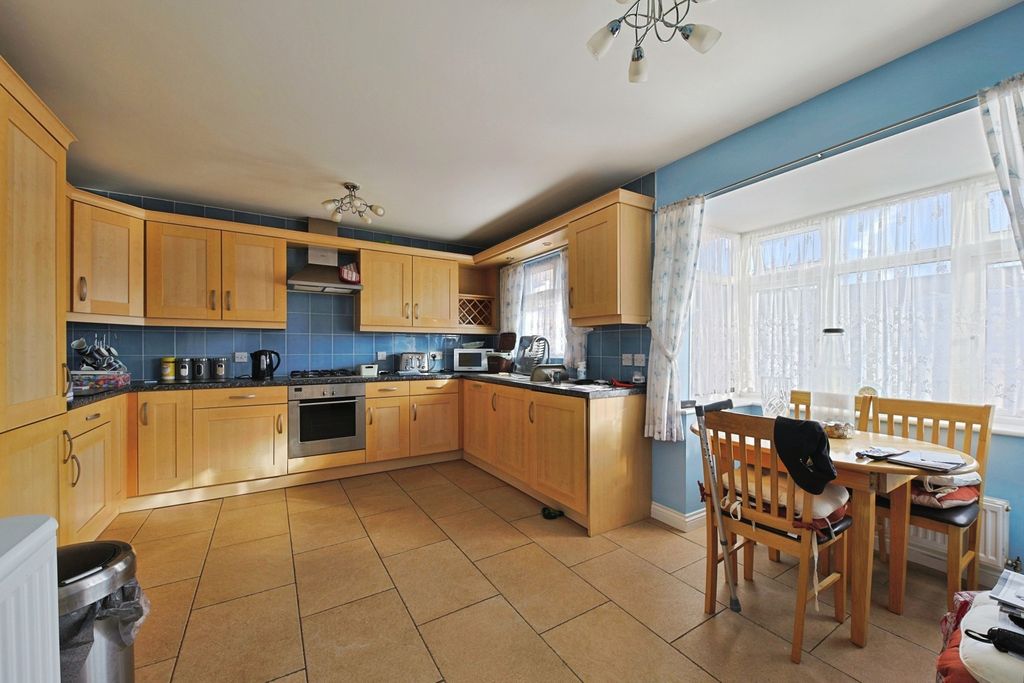 Property photo 3 of 9 4049548