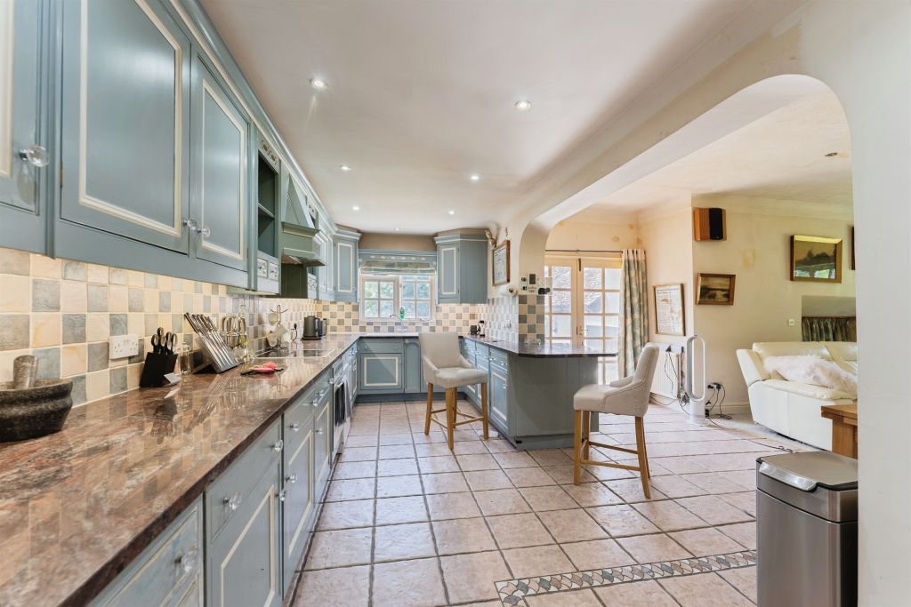Property photo 2 of 33