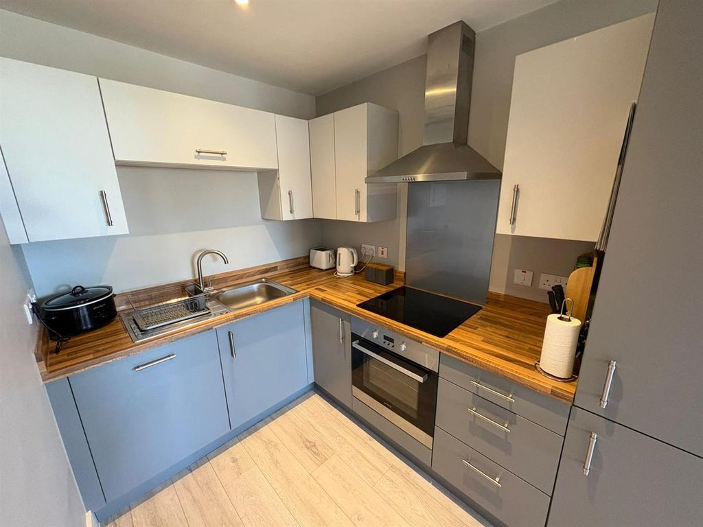 Property photo 2 of 11 Kitchen.Jpg