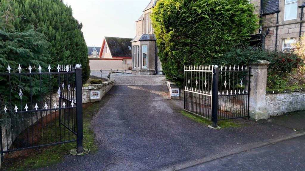 Property photo 3 of 29 Photo 2