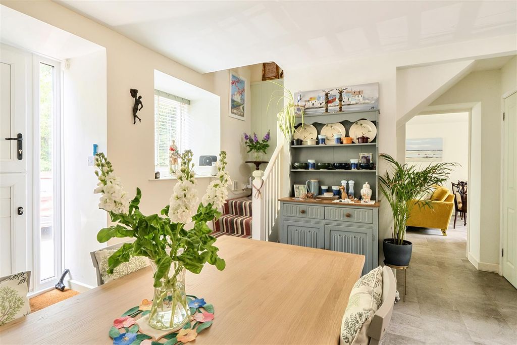 Property photo 2 of 18 Dining Area