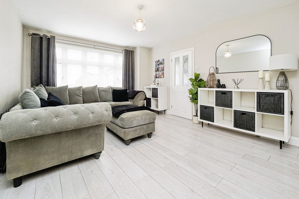 Property photo 3 of 23 Pbox-Img.Jpg