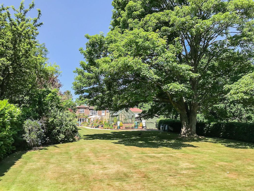 Property photo 2 of 20