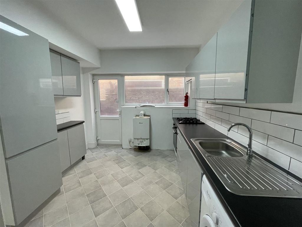 Property photo 3 of 6 19A Newcombe Road Kitchen.Jpg