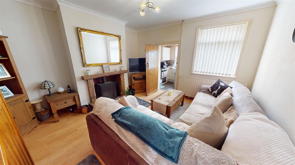 Property photo 2 of 18 Ormskirk Road Reception Room