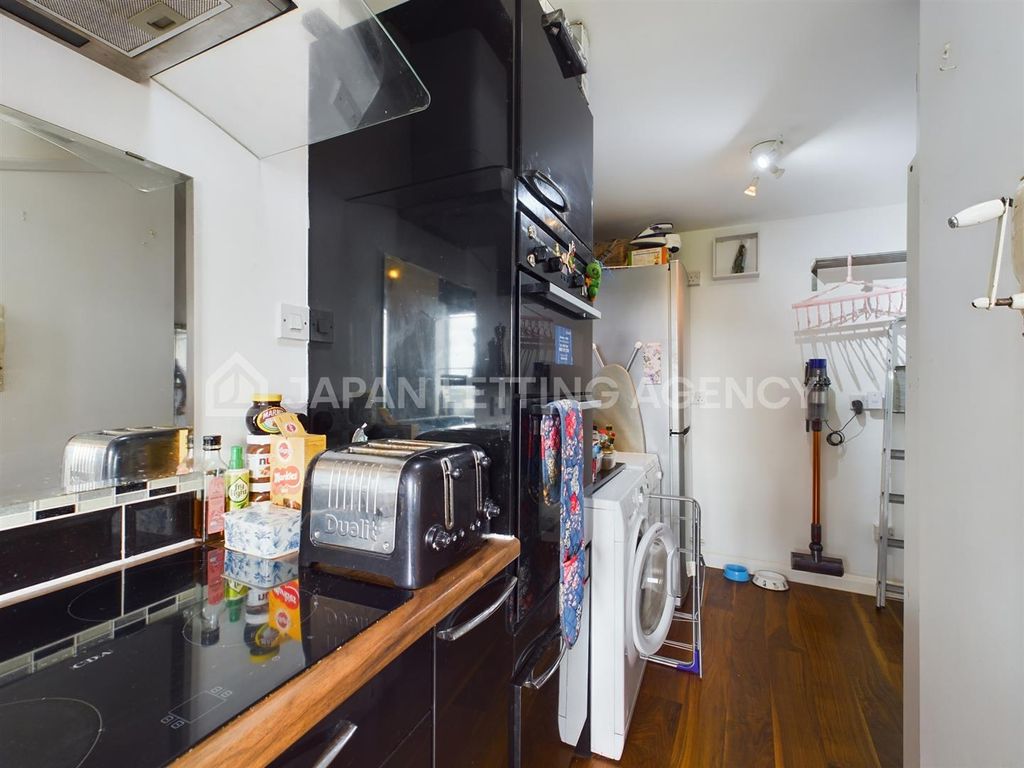 Property photo 3 of 12 Cam02206G0-Pr0013-Still003.Jpg