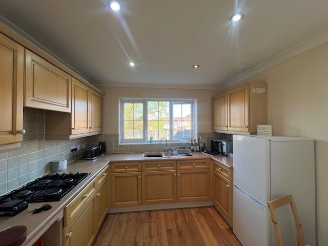 Property photo 3 of 9 Kitchen