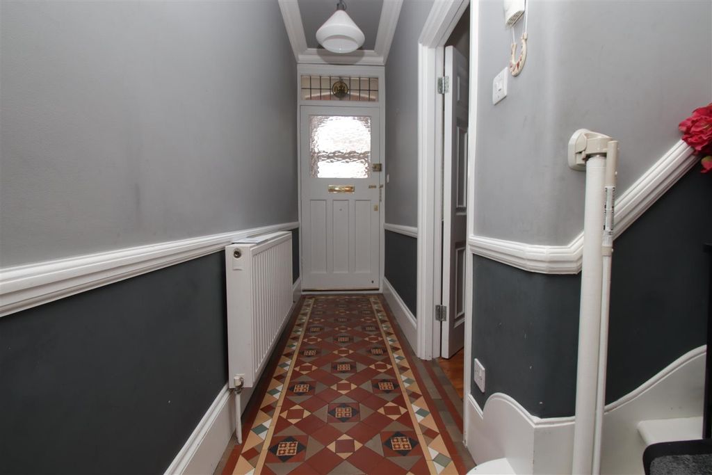 Property photo 3 of 18 Hallway