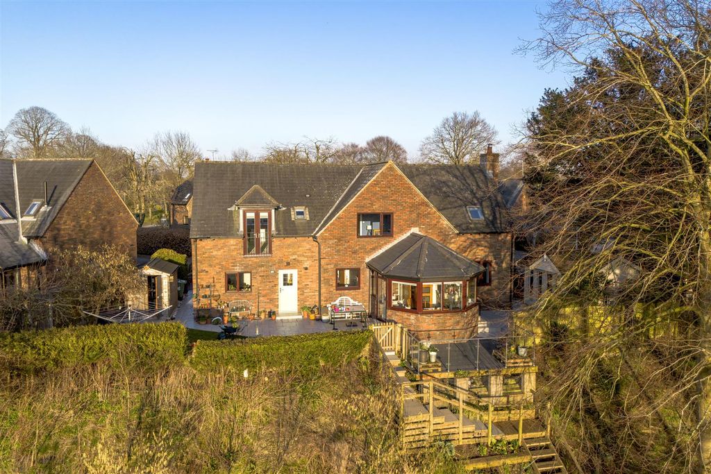 Property photo 1 of 34 16 Brougham Hall Gardens